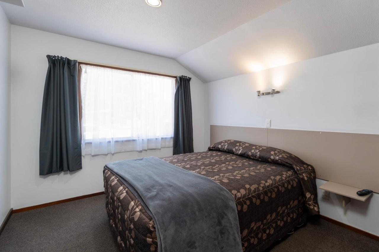 Centennial Court Hotel Alexandra Bagian luar foto