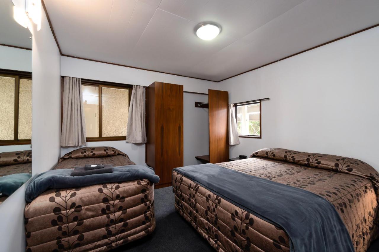 Centennial Court Hotel Alexandra Bagian luar foto