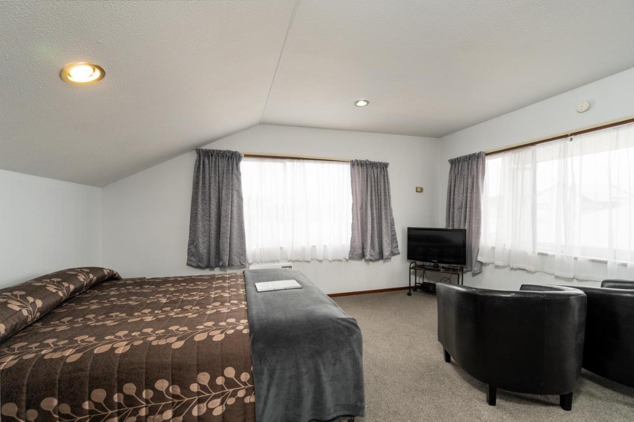 Centennial Court Hotel Alexandra Bagian luar foto